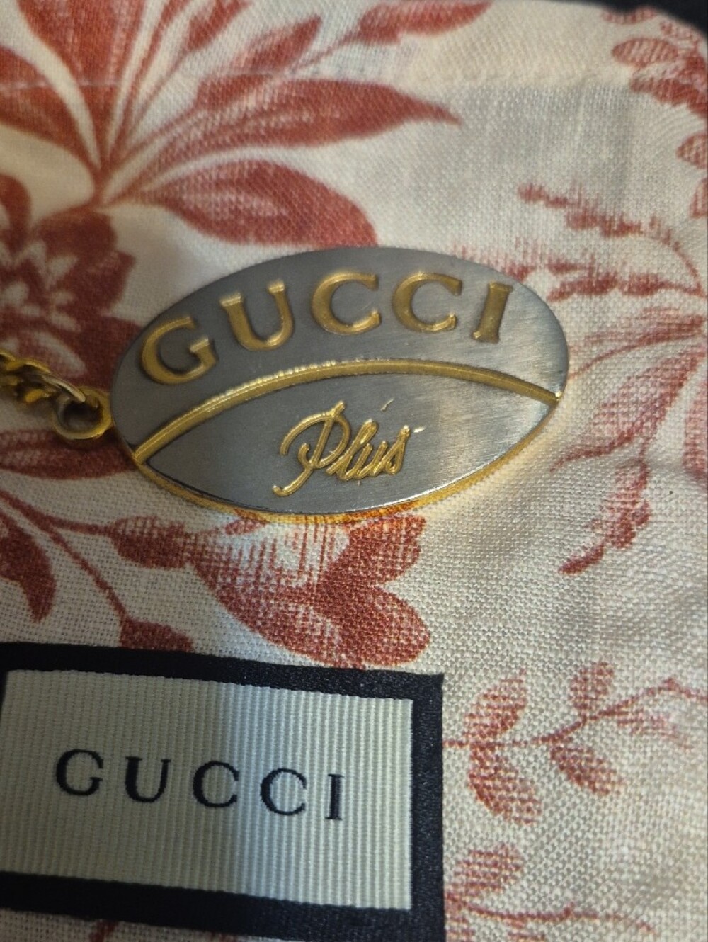 Gucci Bundle: Tree Ornament, Black Gucci Ribbon, Bag Charm And 2 Gucci Pouches - Picture 5 of 5